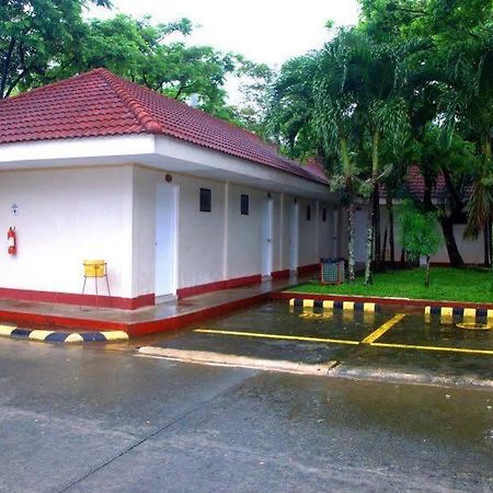 Hotel Club Manila East Real Infanta Exterior foto