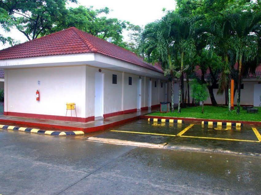 Hotel Club Manila East Real Infanta Exterior foto